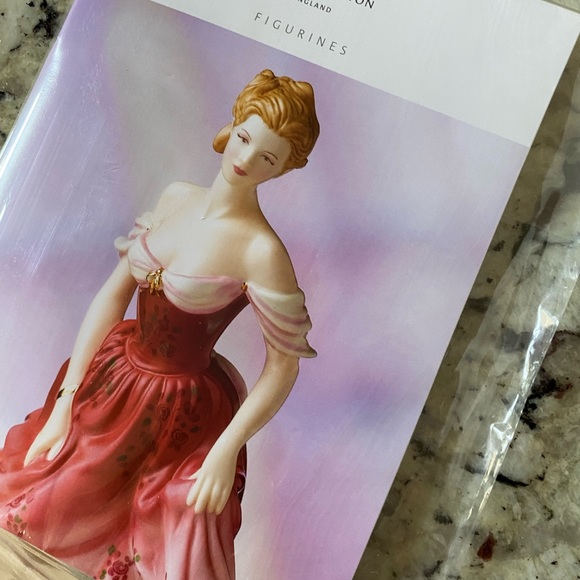 Royal Doulton Pretty Lady Mini figurine - Picture 2 of 4